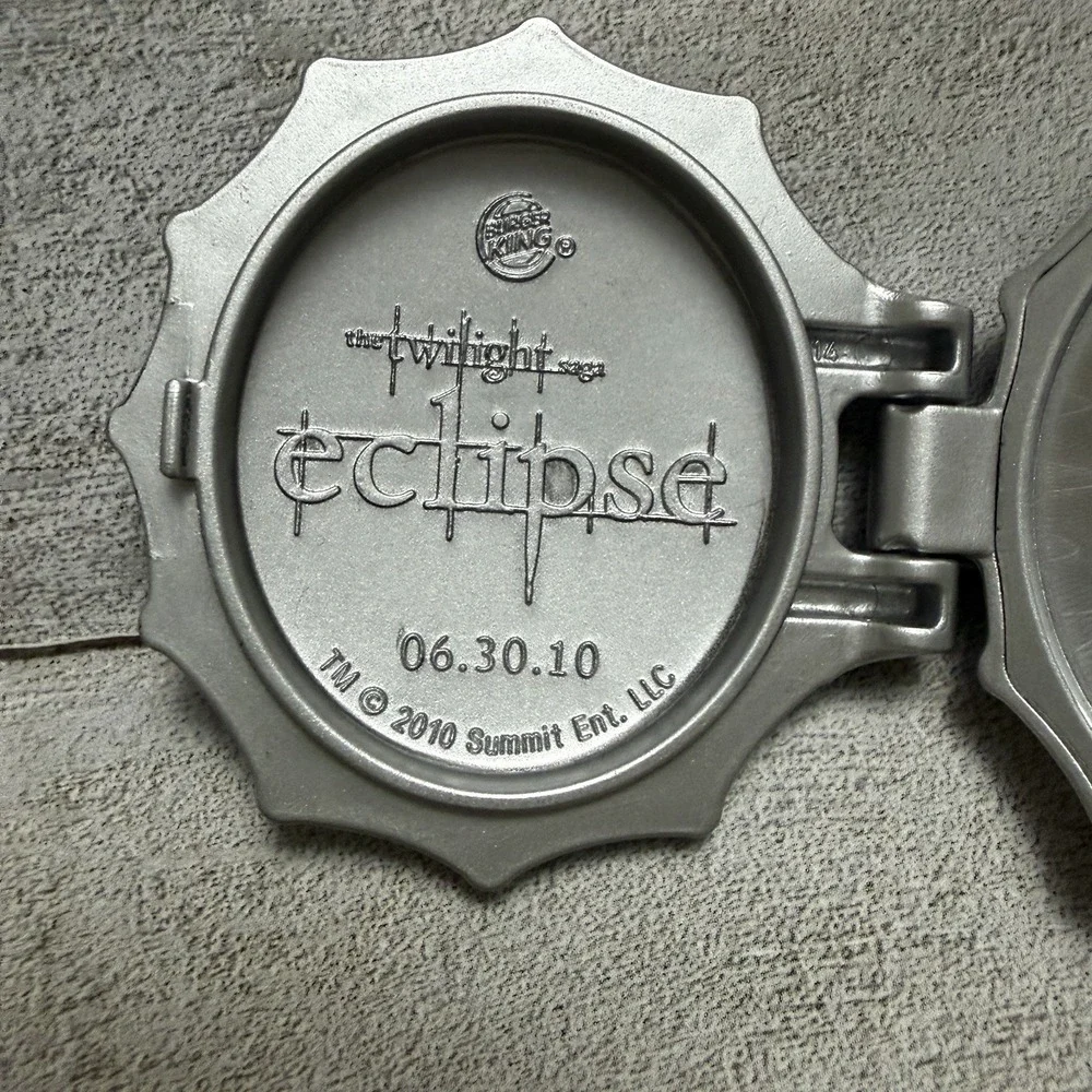 Twilight Eclipse Burger King Toy Promotion Cullen Crest‎ Locket Ring Hologram